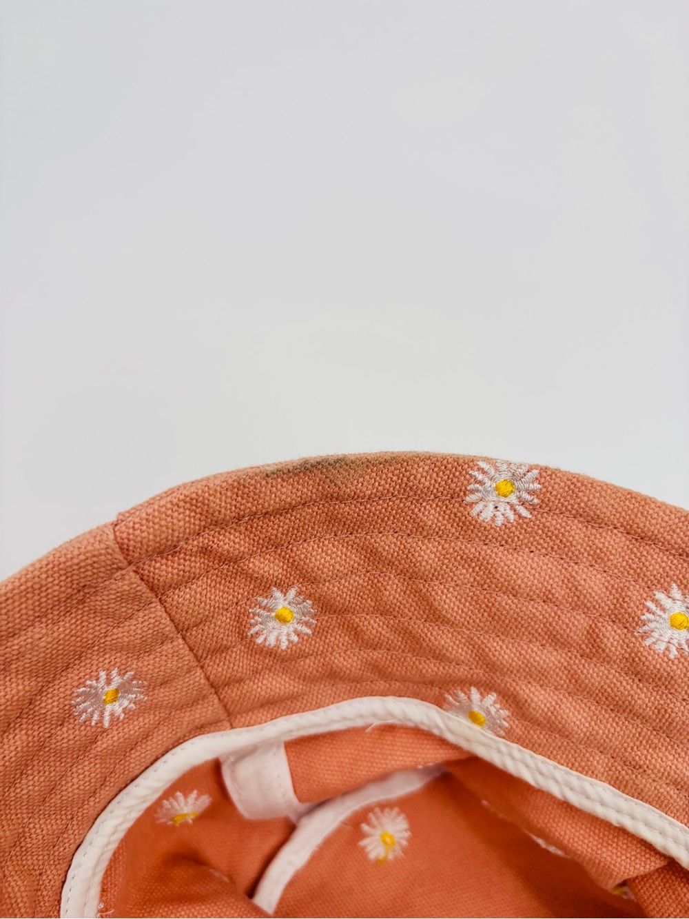 Urban Outfitters daisy embroidered bucket hat - Picture 7 of 8